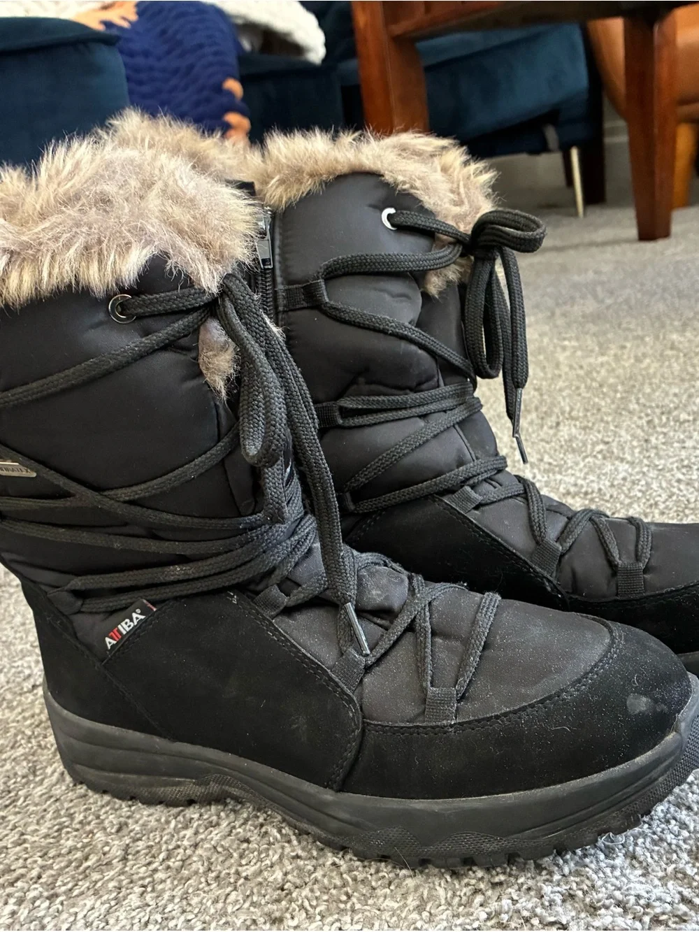 Attiba Italian snow boots with retractable studs for ice